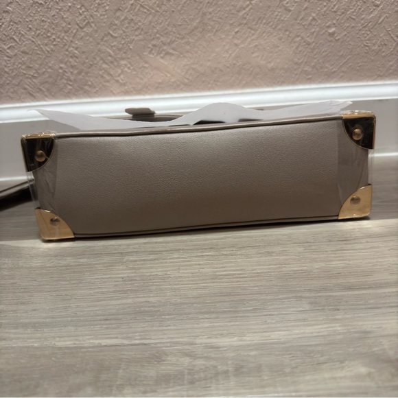 Yani J'adore Beige and Gold Crossbody Bag with Adjustable Strap - Picture 4 of 6